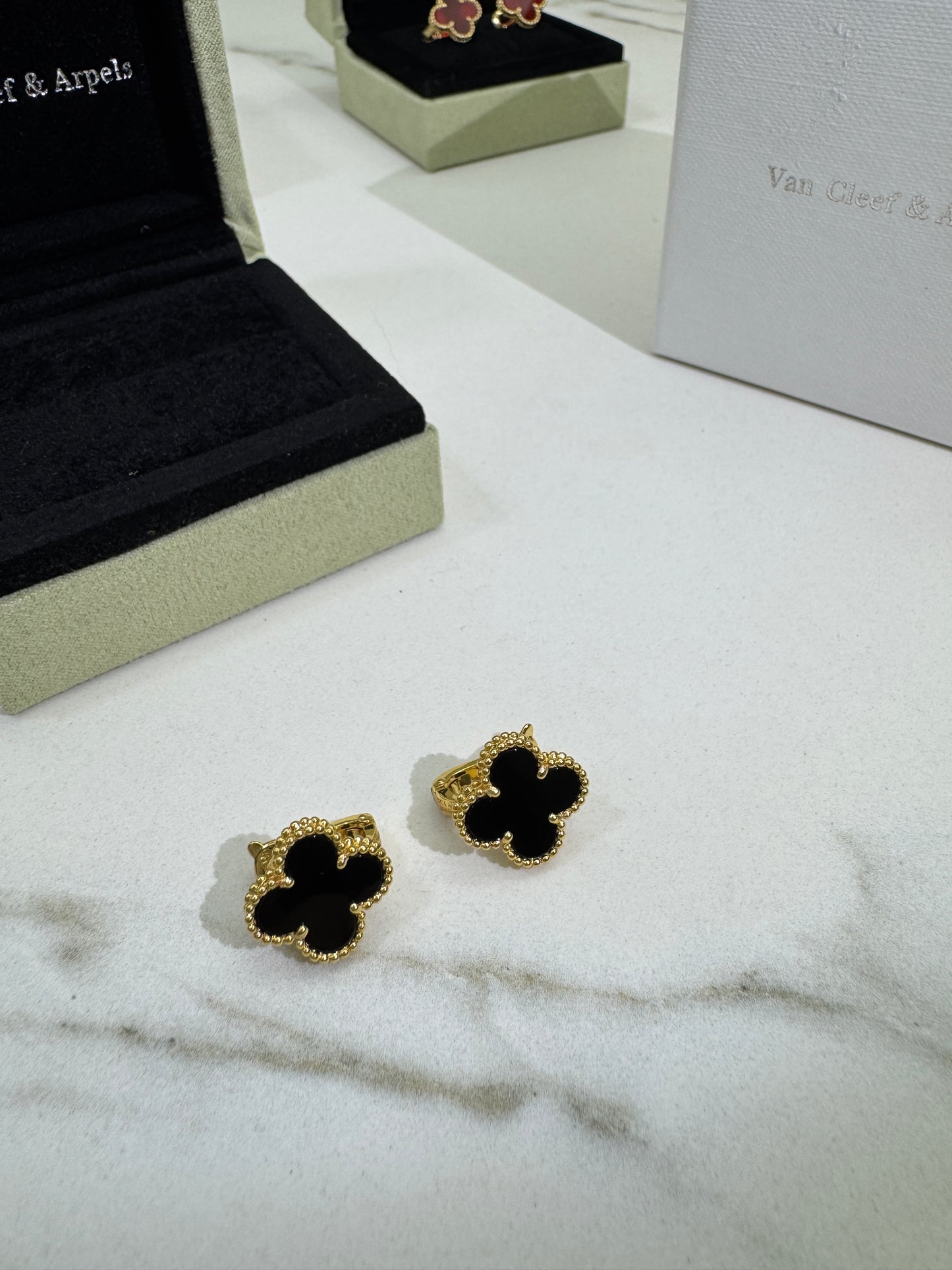 VCA Vintage Alhambra Earrings 黑玉髓