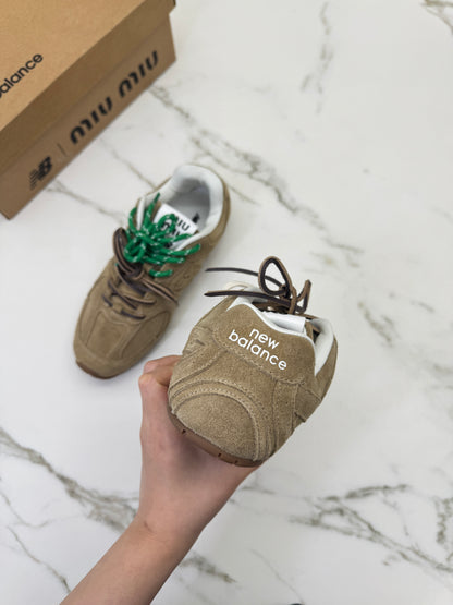 MIU MIU X NB 530 卡其淺棕色運動鞋