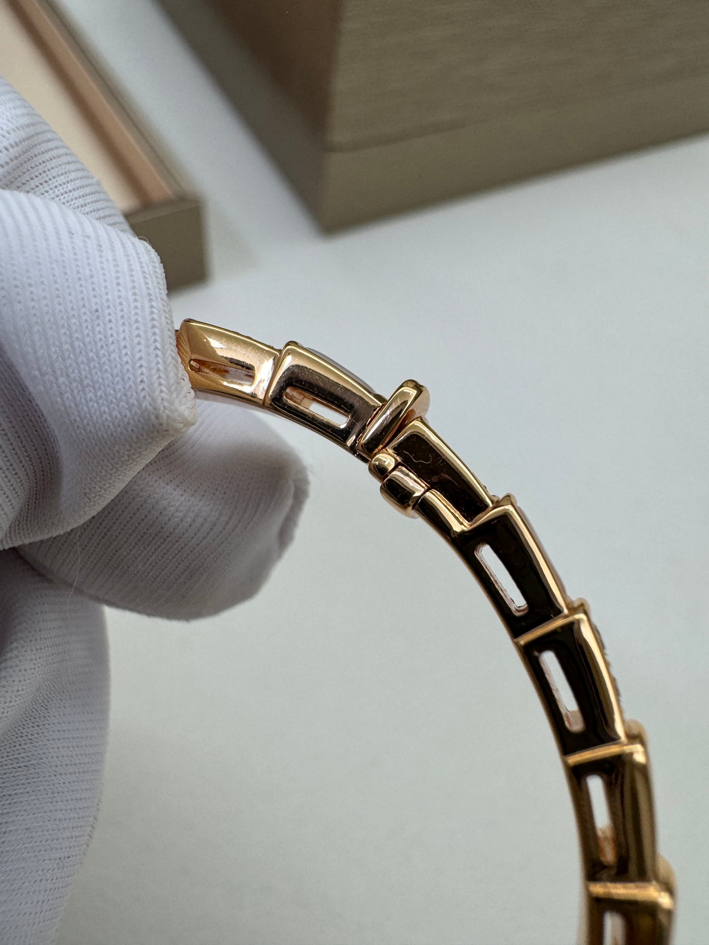 BVLGARI Serpenti Bracelets白貝母玫瑰金手鐲