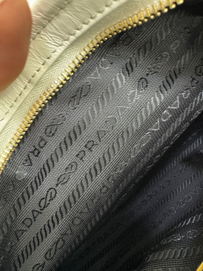 PRADA Bonnie Hobo 白色油蠟皮