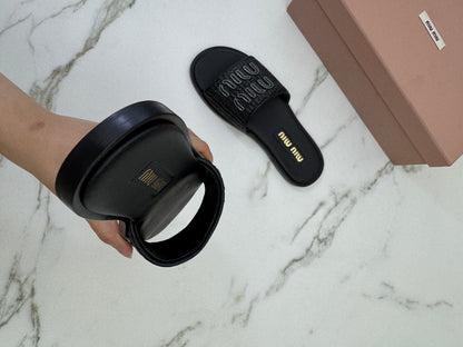 MIU MIU 草編拖鞋 黑色