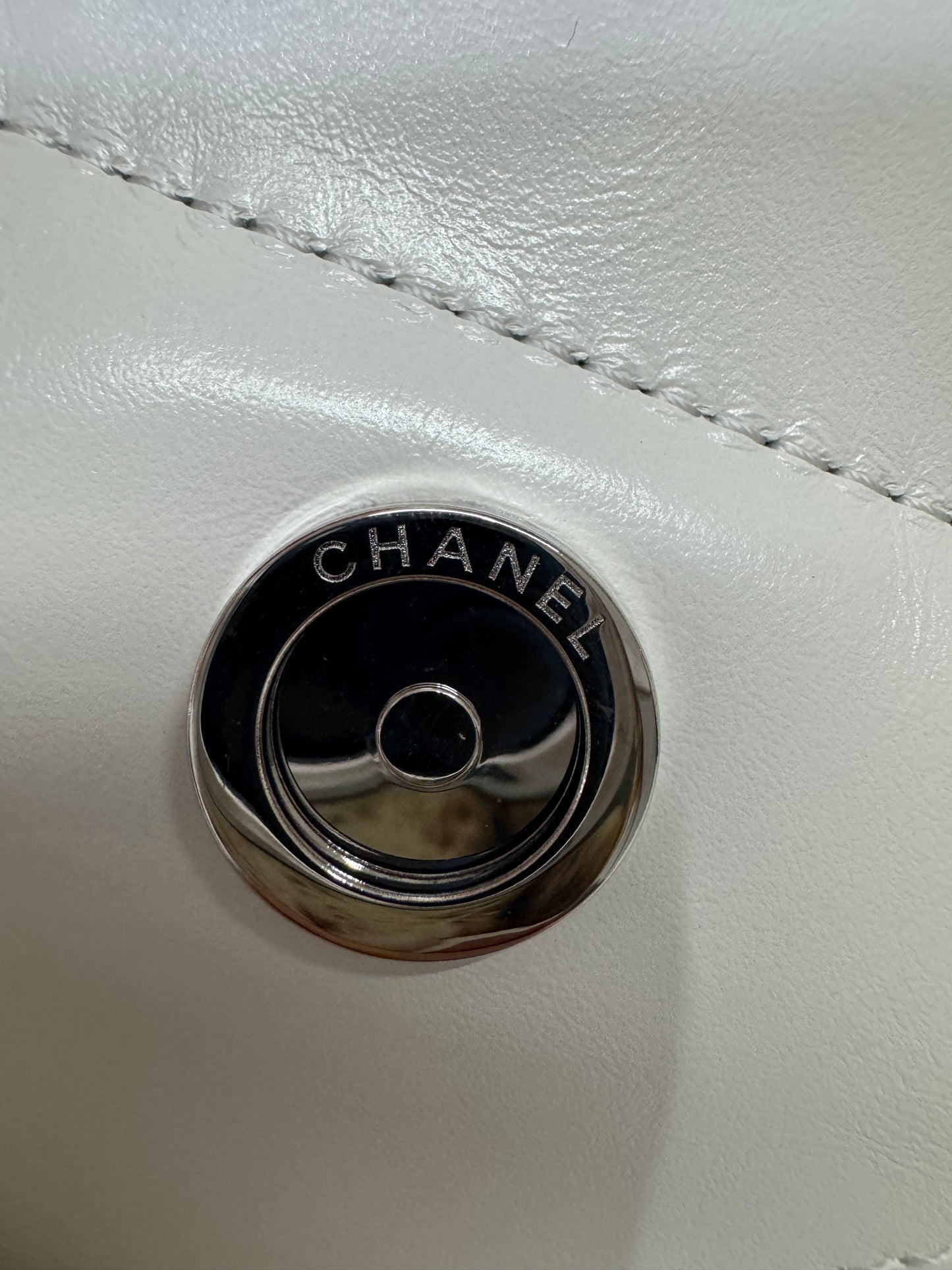 CHANEL 22 Bag Medium 白銀