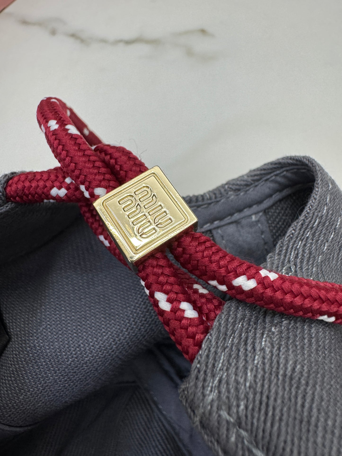 MIU MIU 深灰色 索繩鴨舌帽