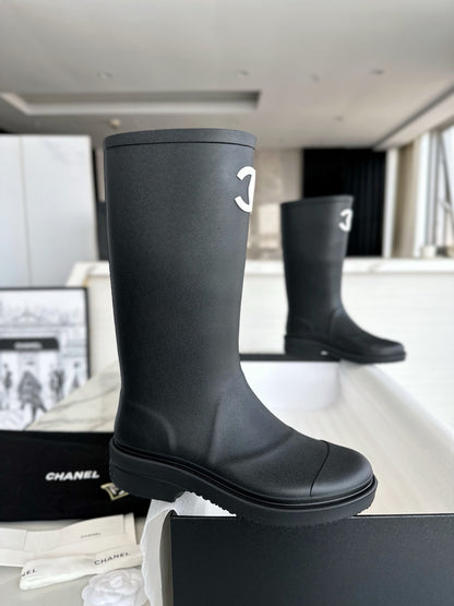 CHANEL 雨靴 🌟爆款 ￼