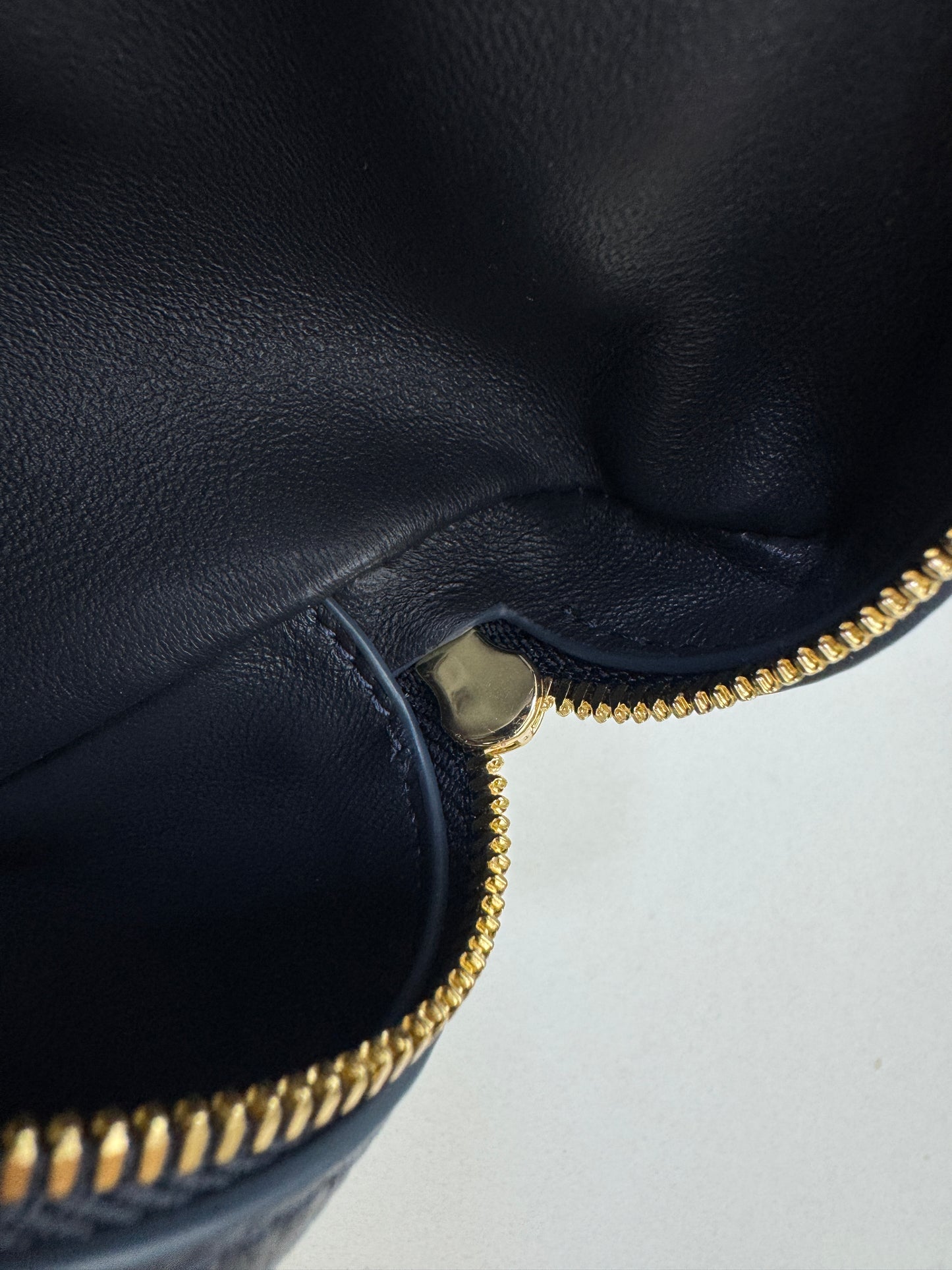 LORO PIANA Extra Pocket 19 海軍藍金扣