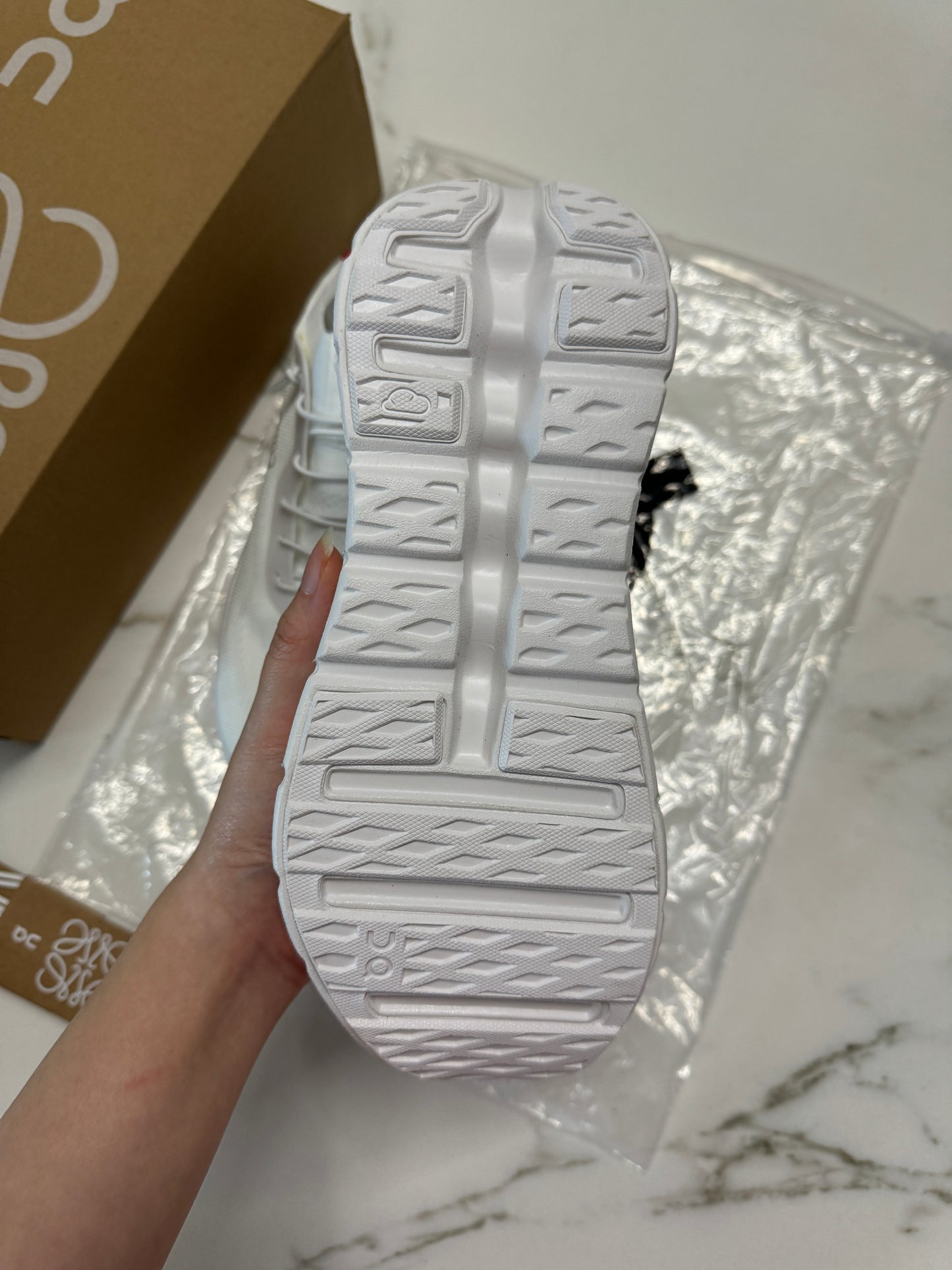 LOEWE x ON 白色運動鞋 35-44碼