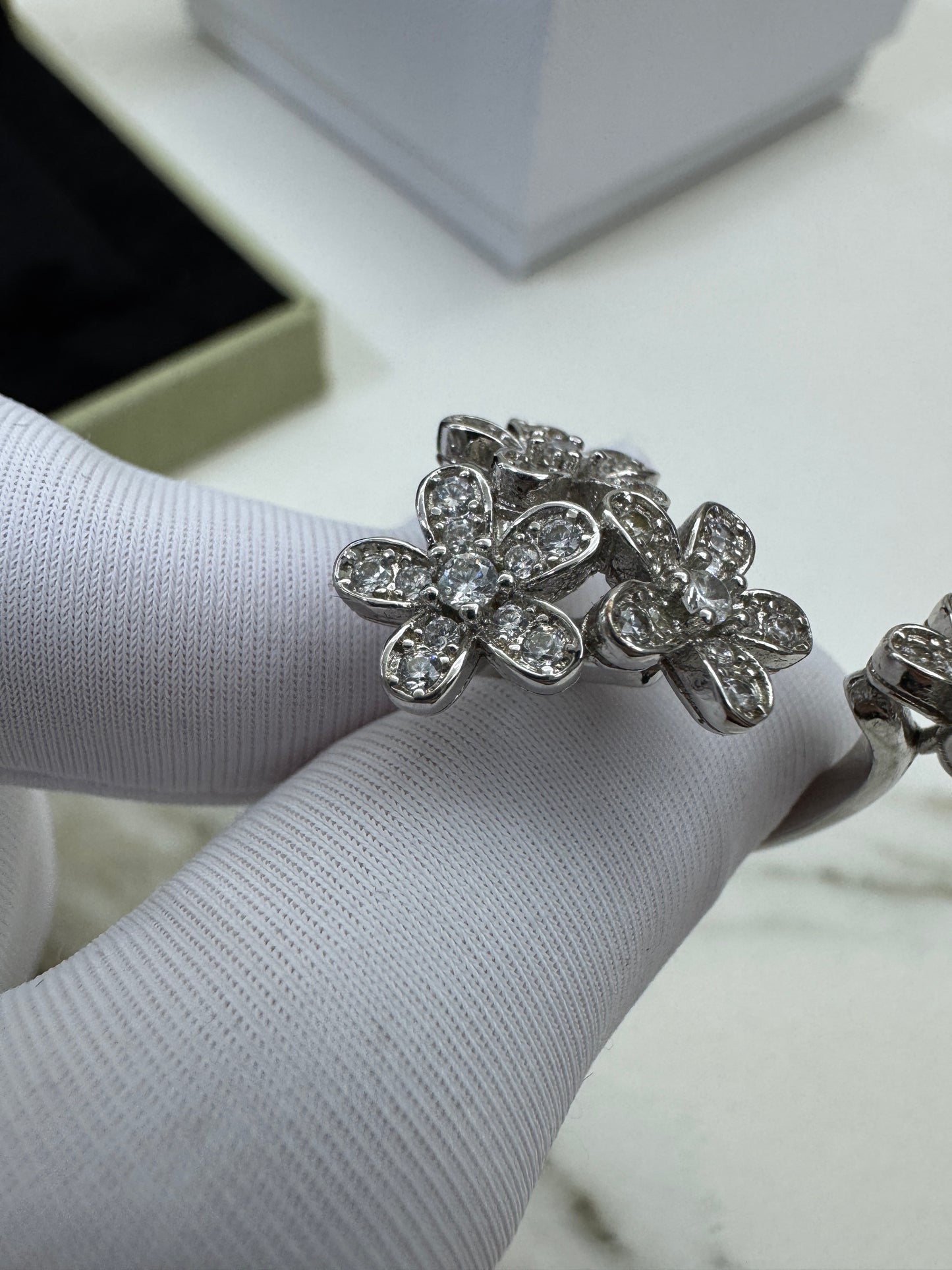 VCA Socrate Between The Finger 指間戒