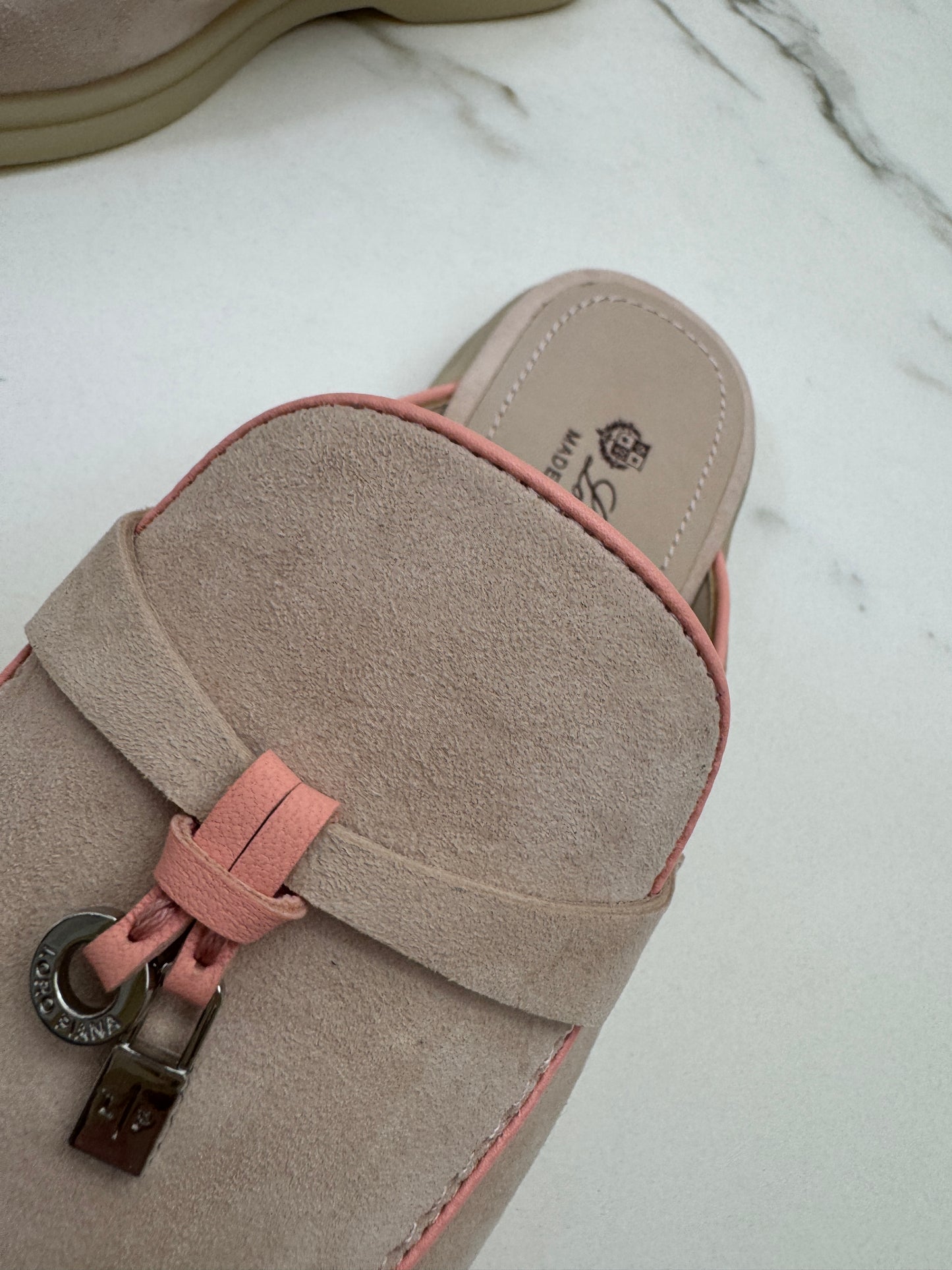 LORO PIANA Babouche Charms Walk Loafer Suede 粉沙色滚邊款
