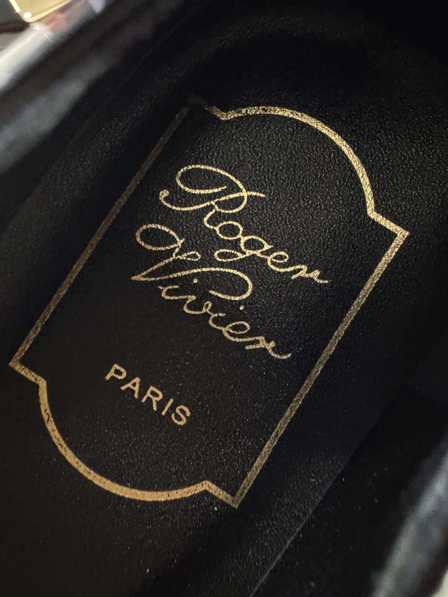 RV 喇叭跟 2.5cm 漆皮