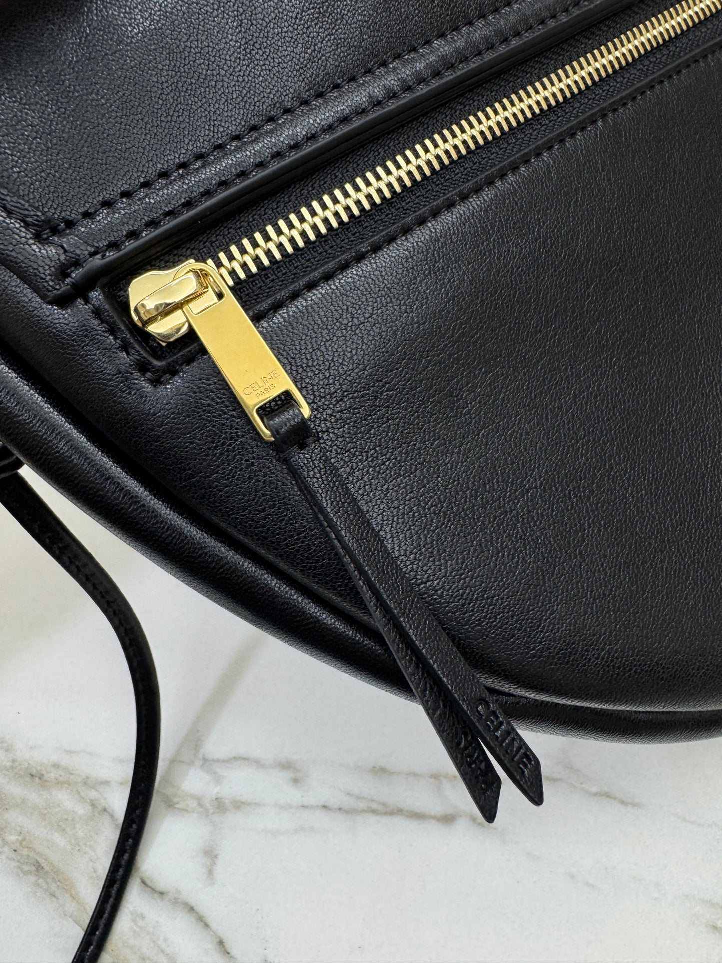 CELINE Soft Triomphe Half Moon 黑色