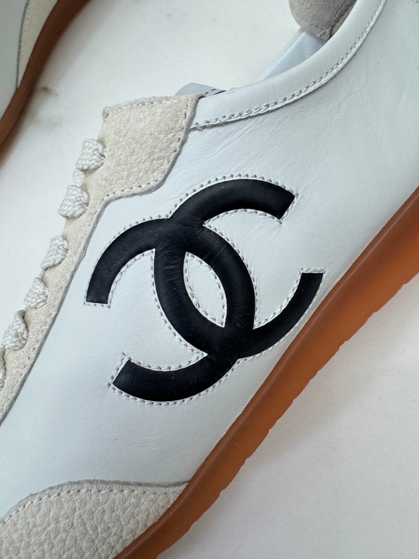 CHANEL 26P 熊貓德訓鞋