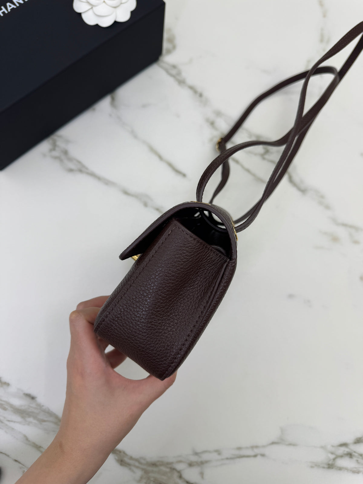 CHANEL Mini Maxi Flap 巧克力色