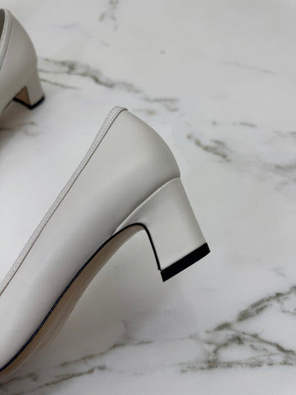 JIMMY CHOO 方頭珍珠拼鑽蝴蝶結 米白