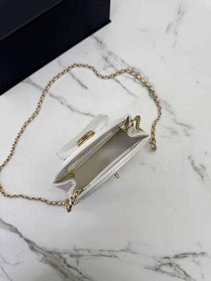 CHANEL Kelly 白色皺紋光面牛皮