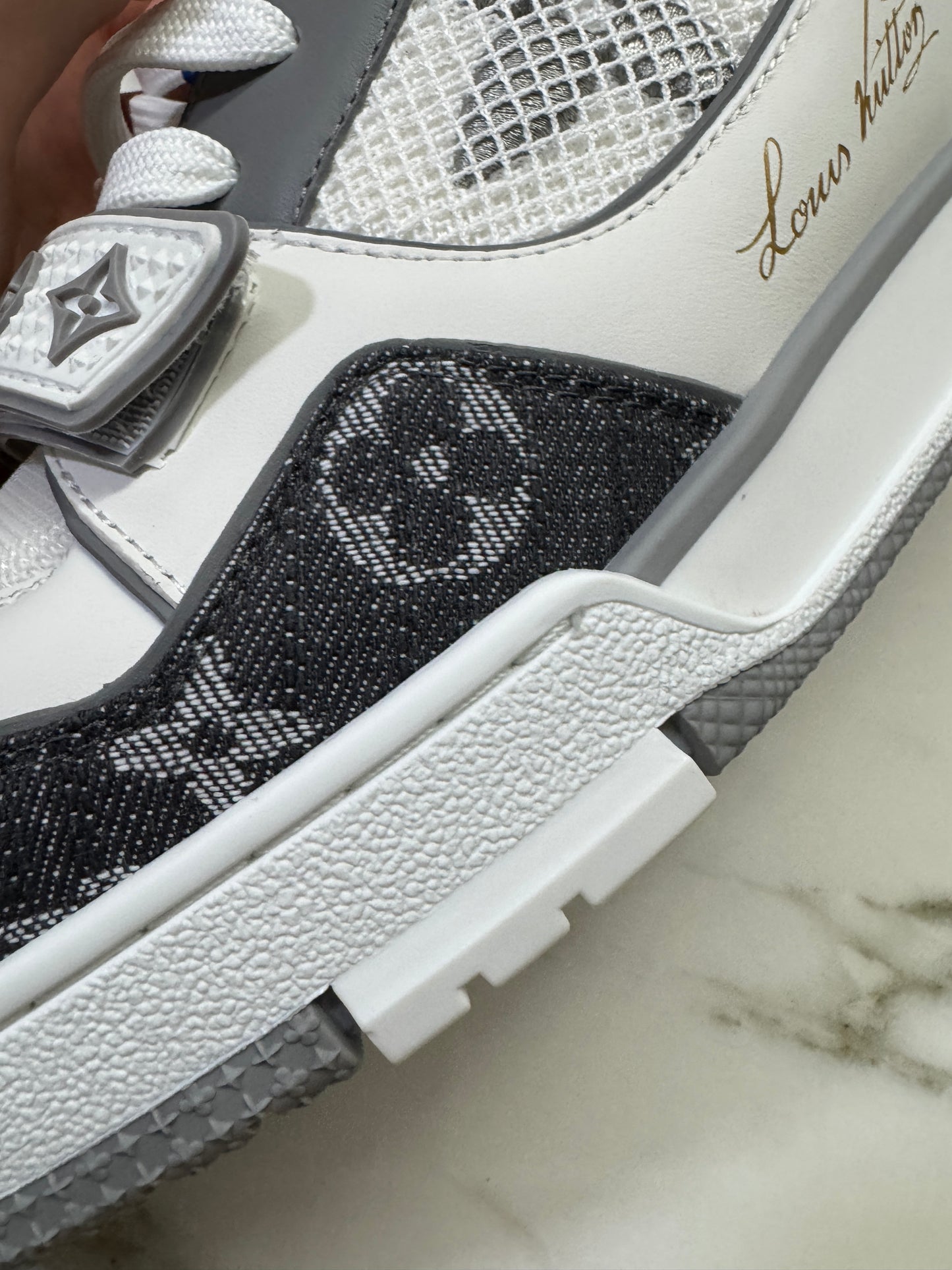 LV Trainer 25年灰牛仔