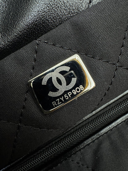 CHANEL 22Bag So Black Small