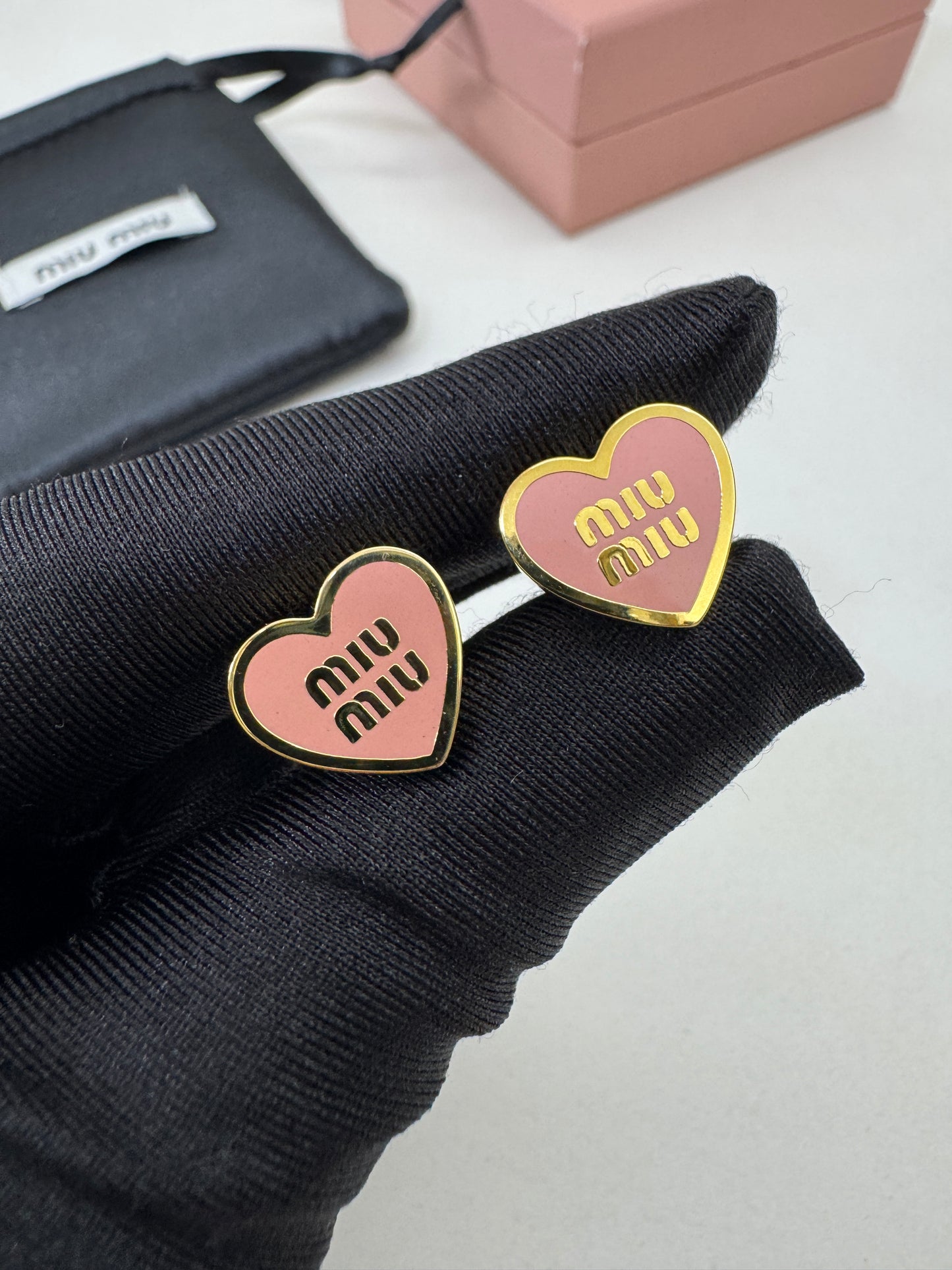 MIU MIU 粉紅色愛心耳環
