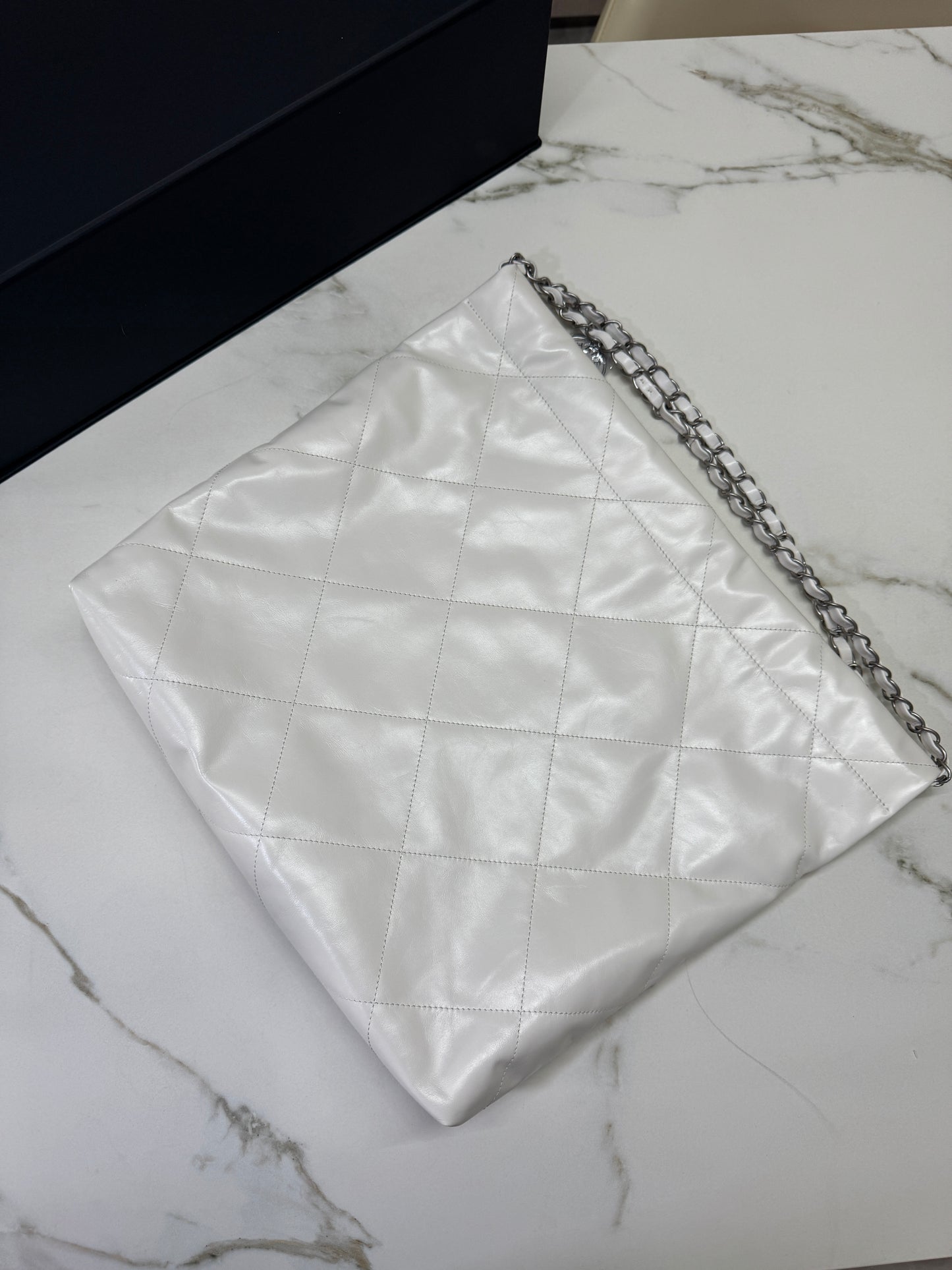 CHANEL 22 Bag Medium 白銀