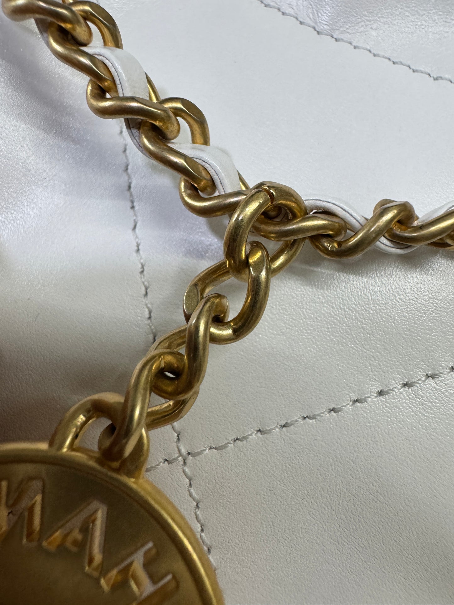 CHANEL Mini 22 Bag 白金