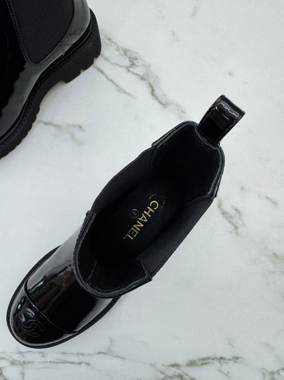 CHANEL 22C Chelsea Boots 漆皮切爾西短靴