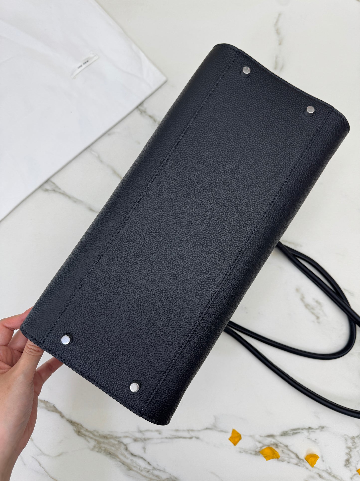 THE ROW Shoulder Marguax 12 黑色荔枝紋 Black Grained Calfskin