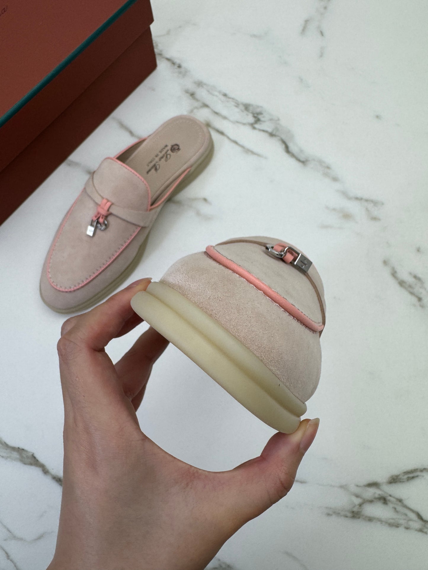 LORO PIANA Babouche Charms Walk Loafer Suede 粉沙色滚邊款