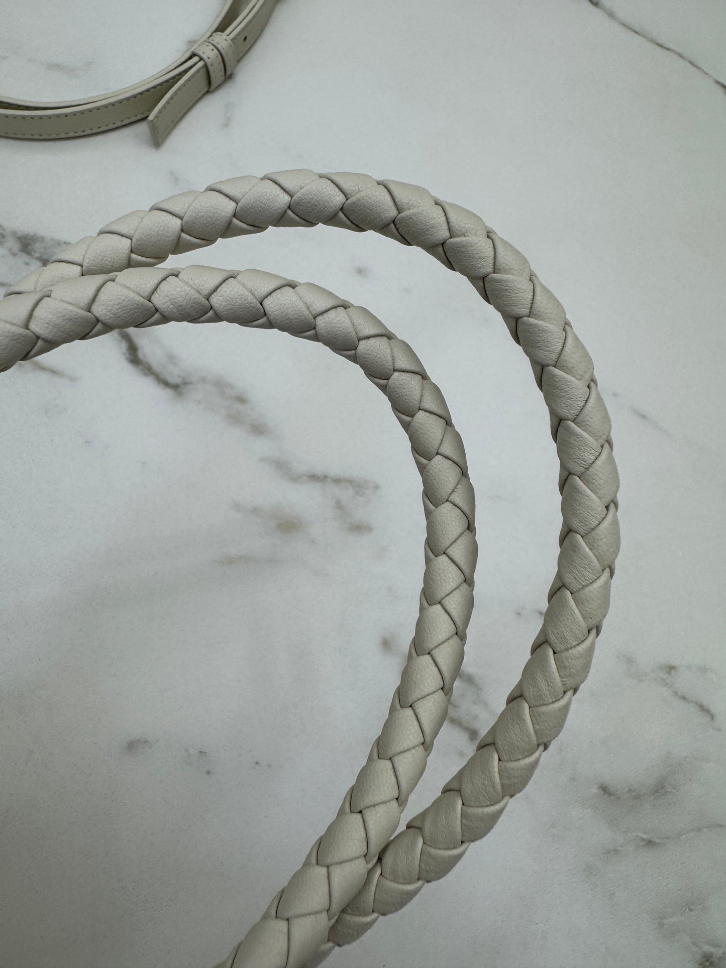 BV Parachute Small 海鹽白 Sea Salt