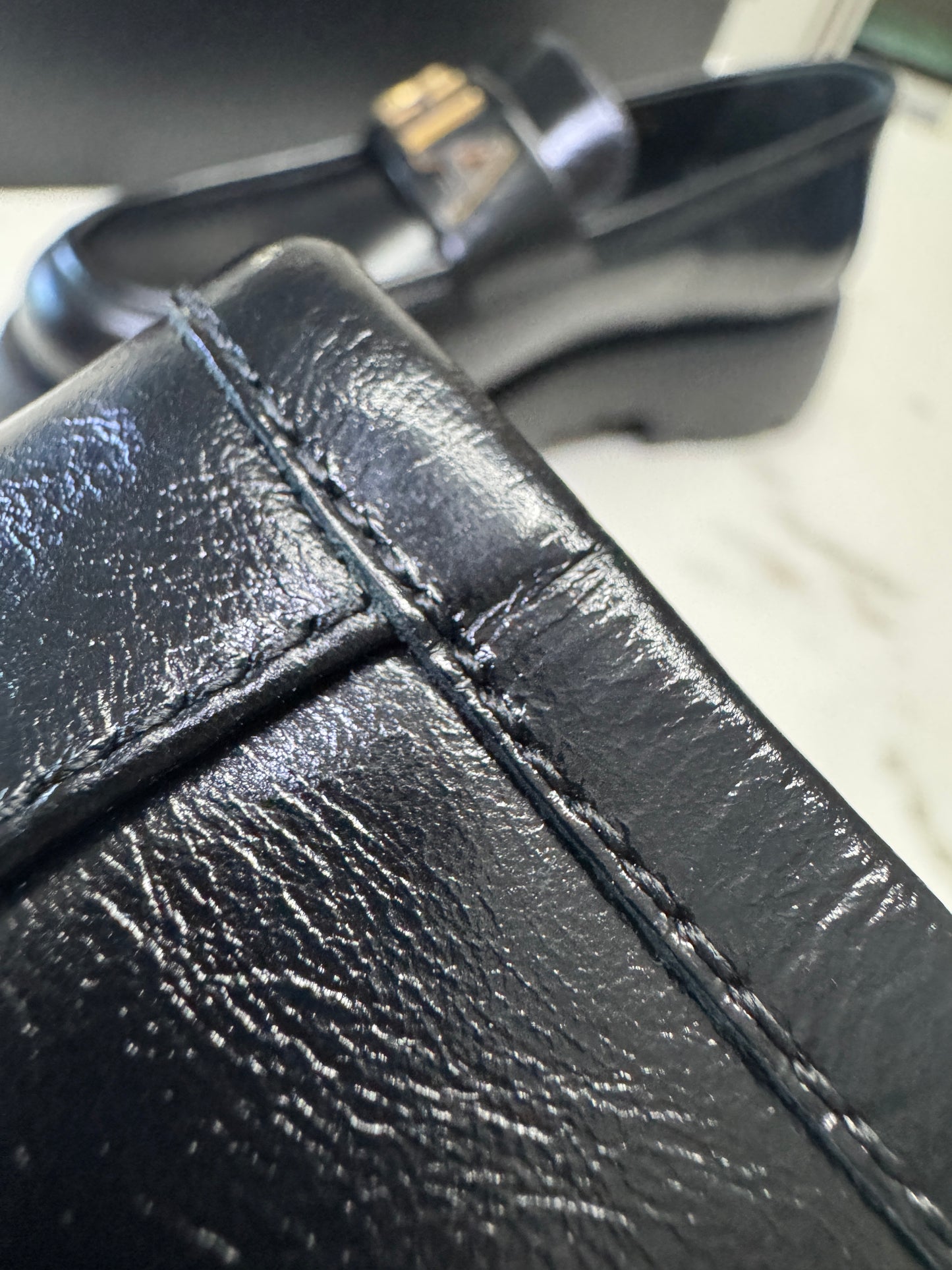 CHANEL 24B Loafer 字母樂福鞋