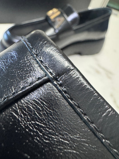 CHANEL 24B Loafer 字母樂福鞋