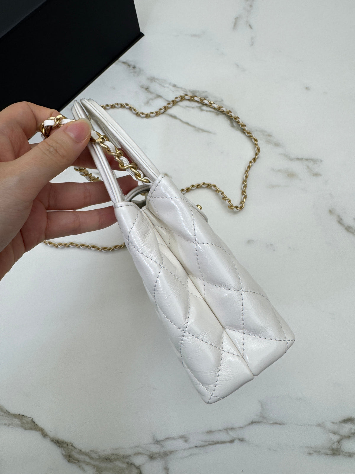 CHANEL Kelly 白色皺紋光面牛皮
