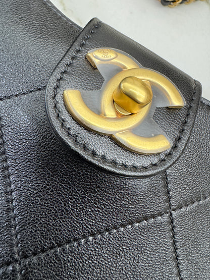 CHANEL 25P Hobo Small