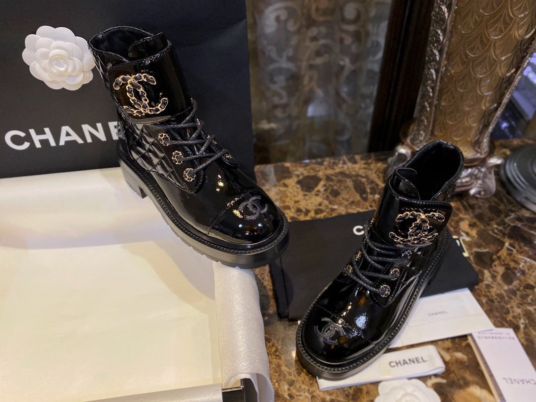 CHANEL 亮面皺牛皮 菱格馬丁靴 大logo