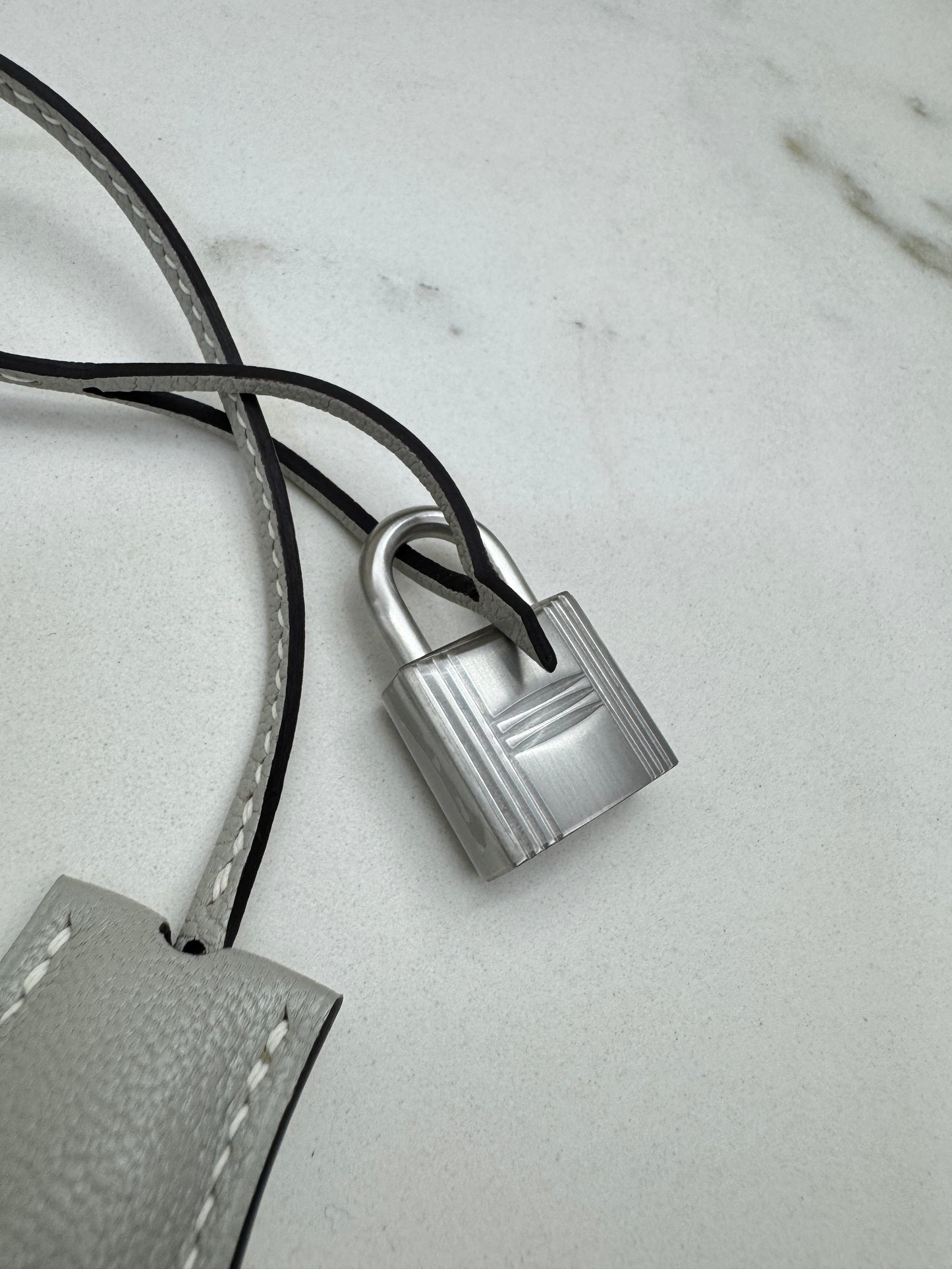 HERMES Birkin 30 SO 珍珠灰拼奶昔白山羊皮 拉絲銀扣 Chevre Mysore Gris Pearl x Craie