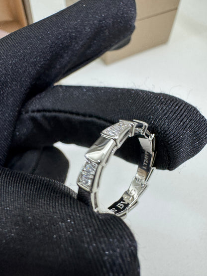 BVLGARI Serpenti Ring 白金色半鑽