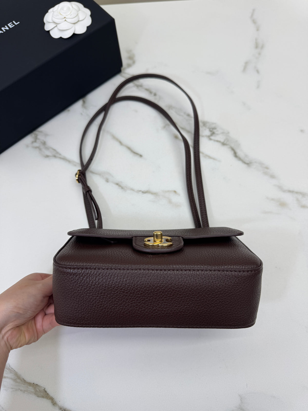 CHANEL Mini Maxi Flap 巧克力色