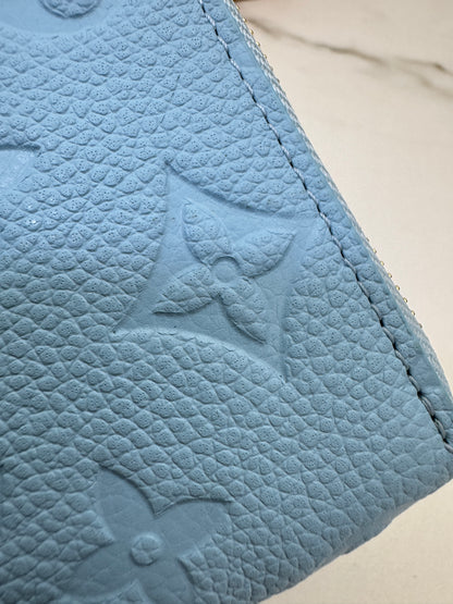 LV L型小錢包 粉藍色全皮壓花 M27669