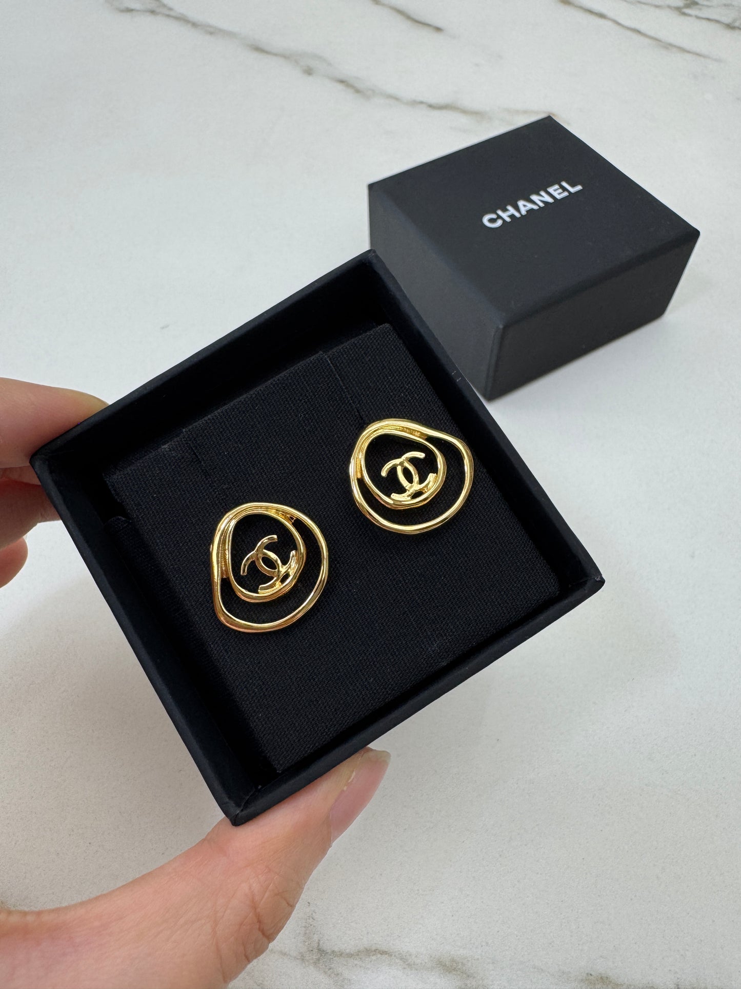 CHANEL 24K鏤空耳環