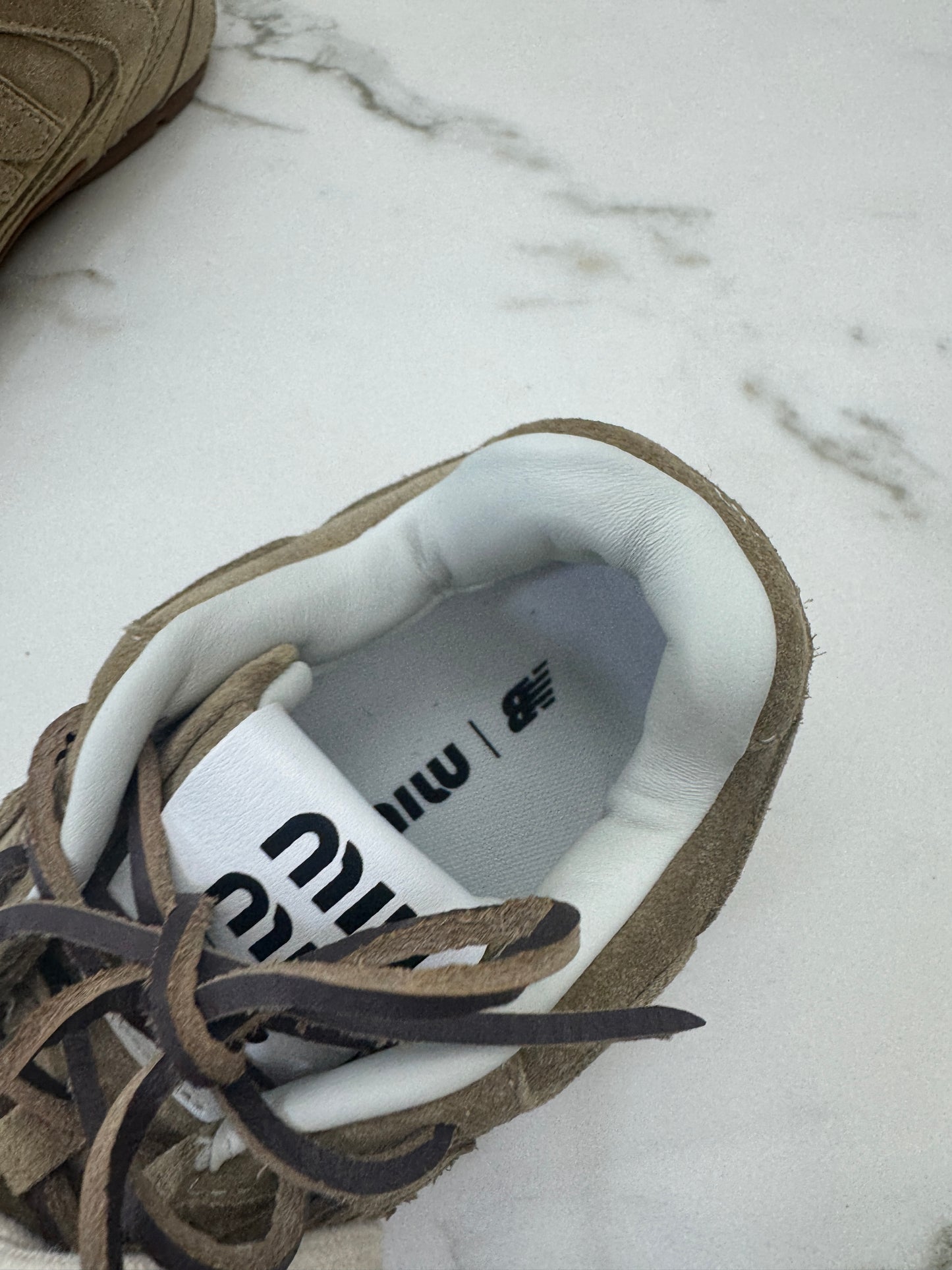 MIU MIU X NB 530 卡其淺棕色運動鞋