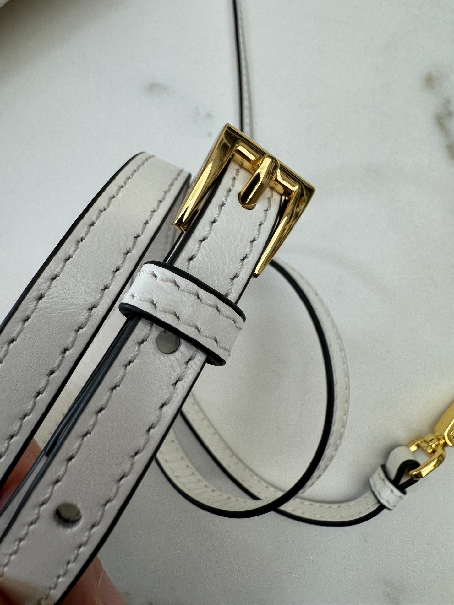 PRADA Bonnie Hobo 白色油蠟皮