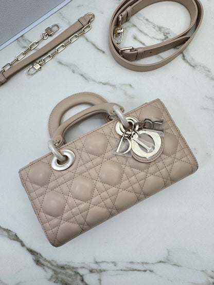DIOR D-Joy Small 胭脂米 Powder Beige￼