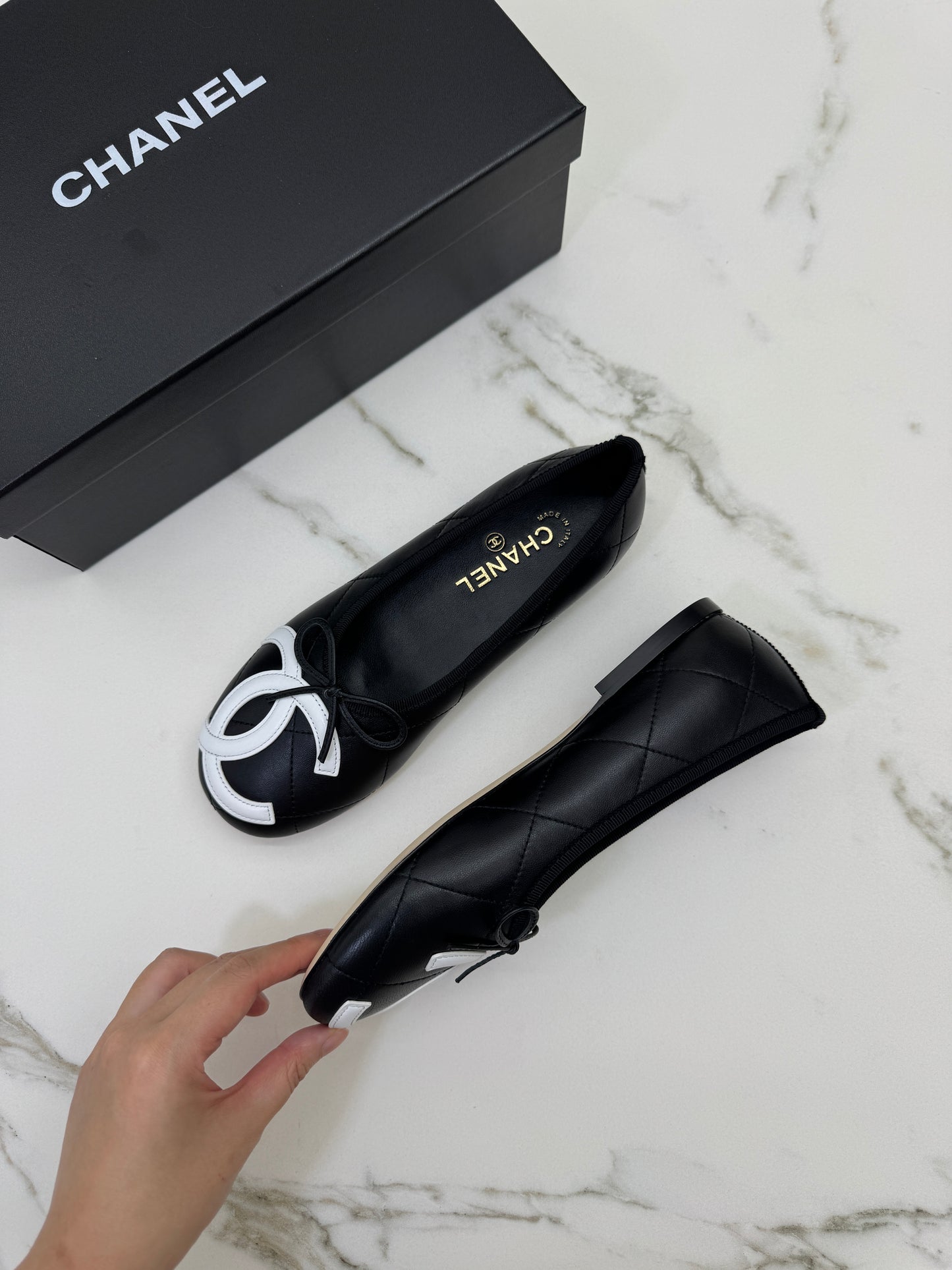 CHANEL Cambon Ballet Flats 芭蕾舞鞋 黑拼白