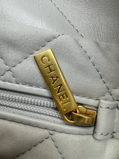 CHANEL 22Bag Small 25S淺灰色