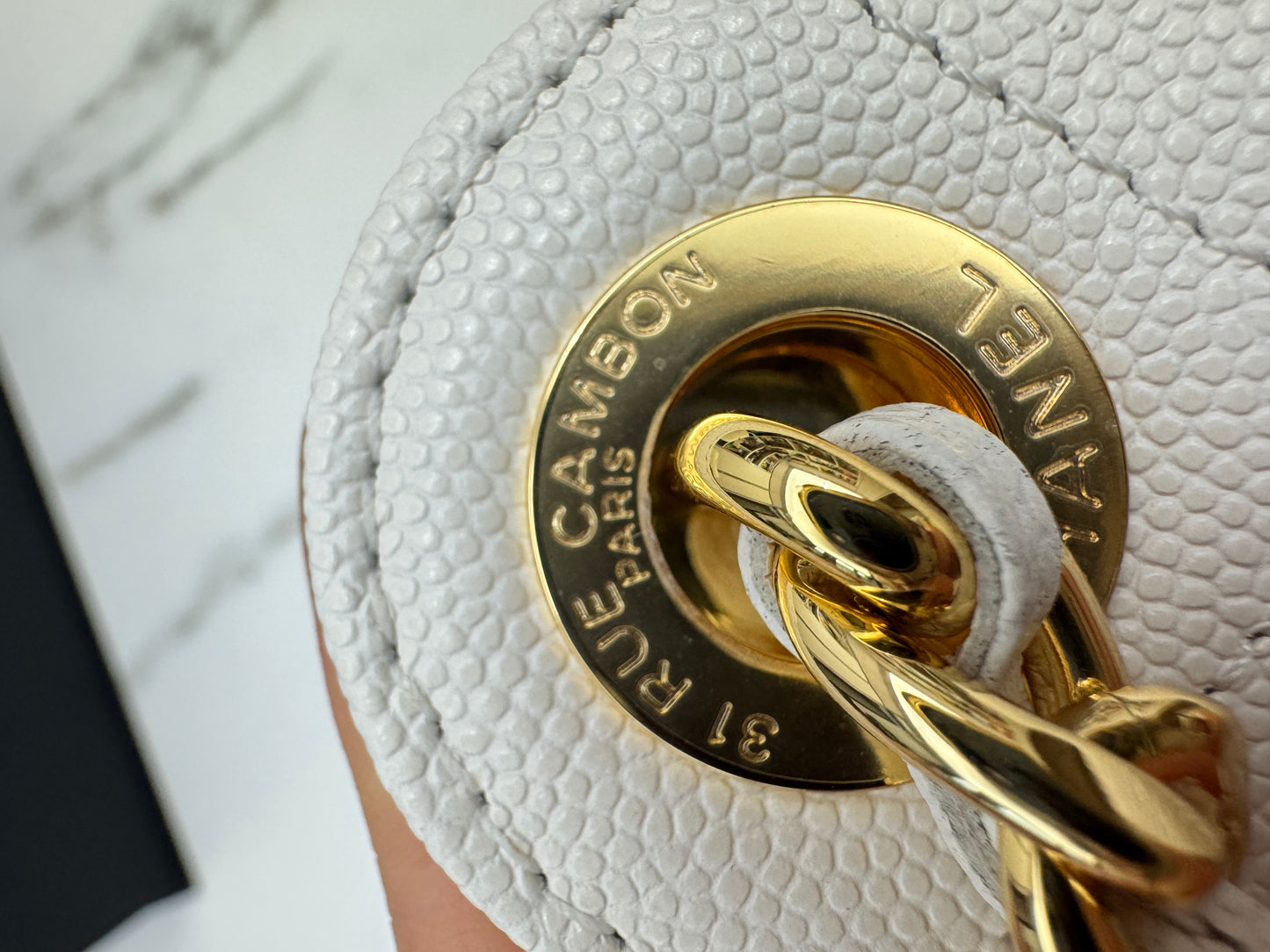 CHANEL Mini 25Bag 白色亮金扣