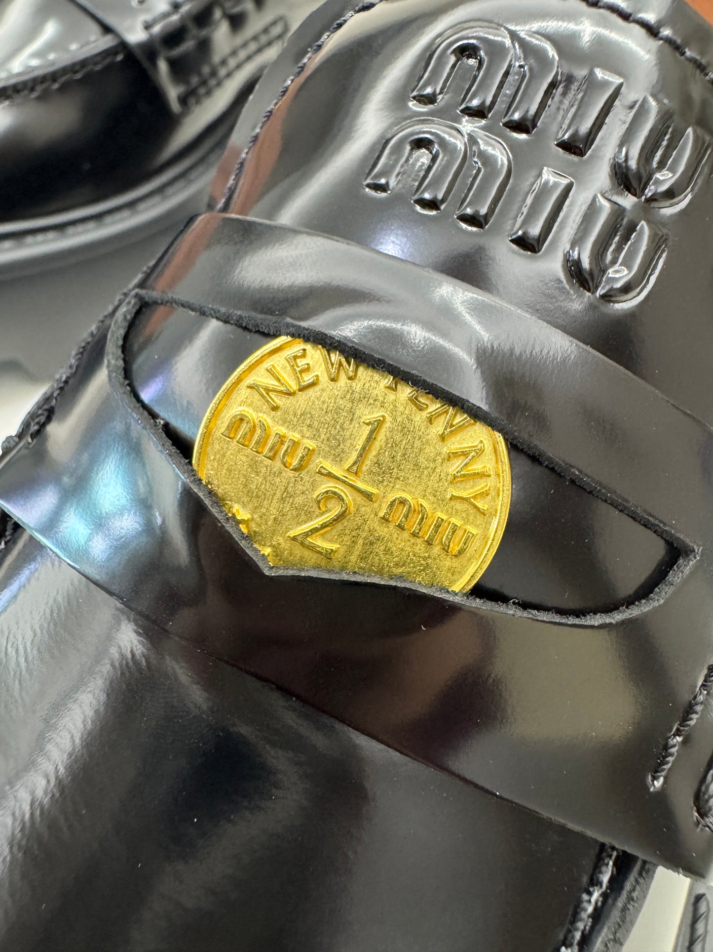 MIU MIU 金幣厚底Loafers 黑色
