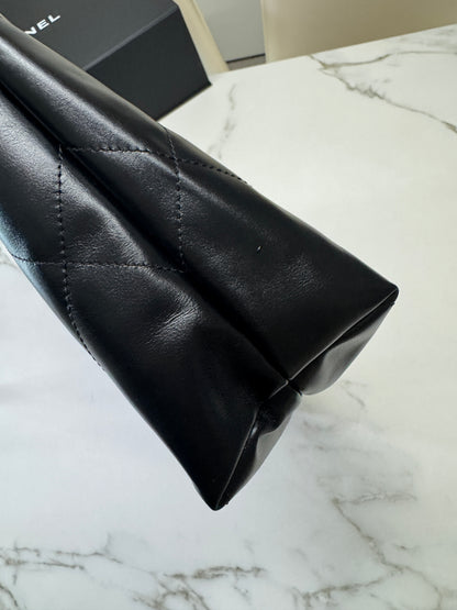 CHANEL 22 Bag Large So Black