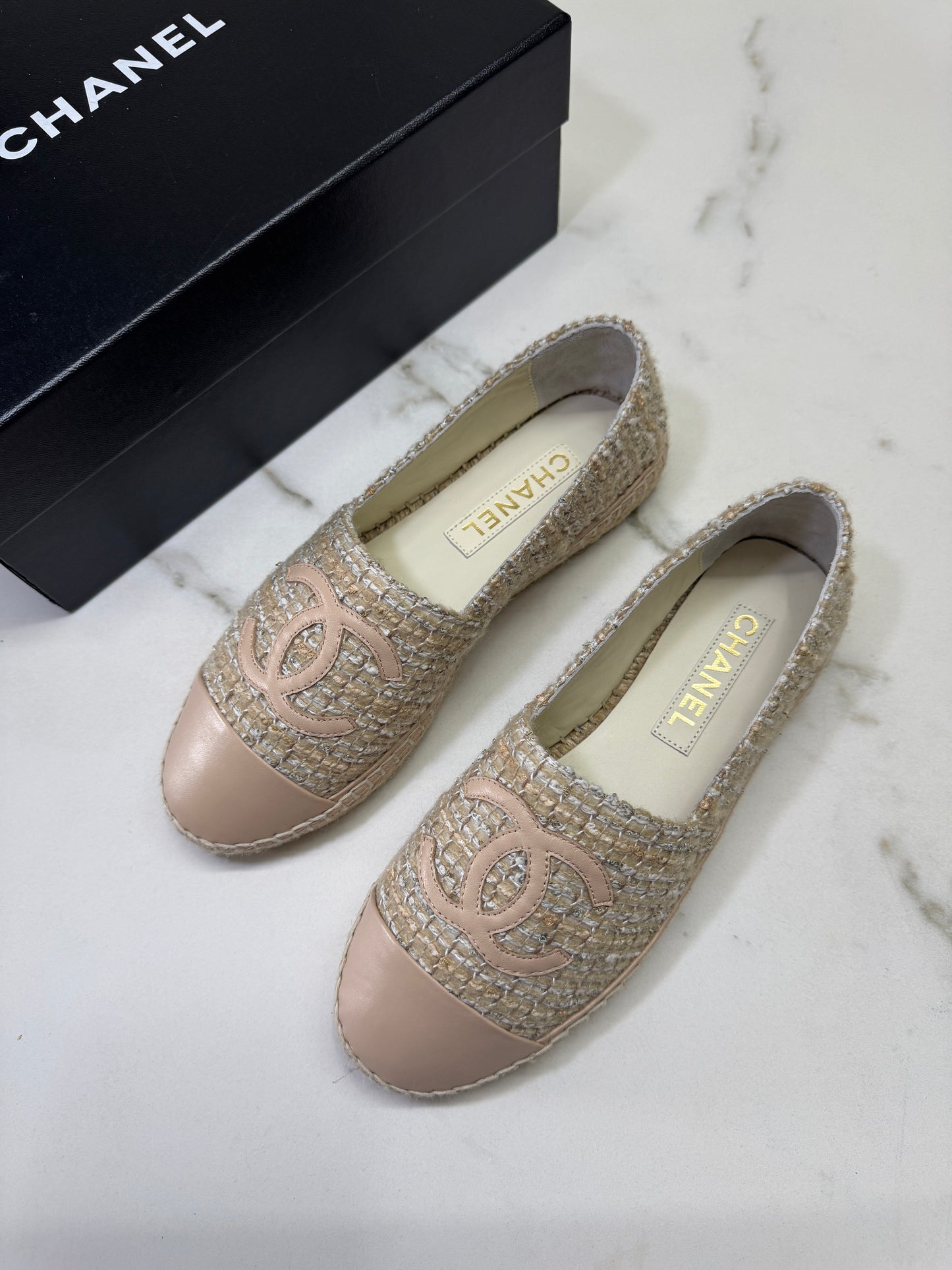 CHANEL 淺杏色軟呢漁夫鞋