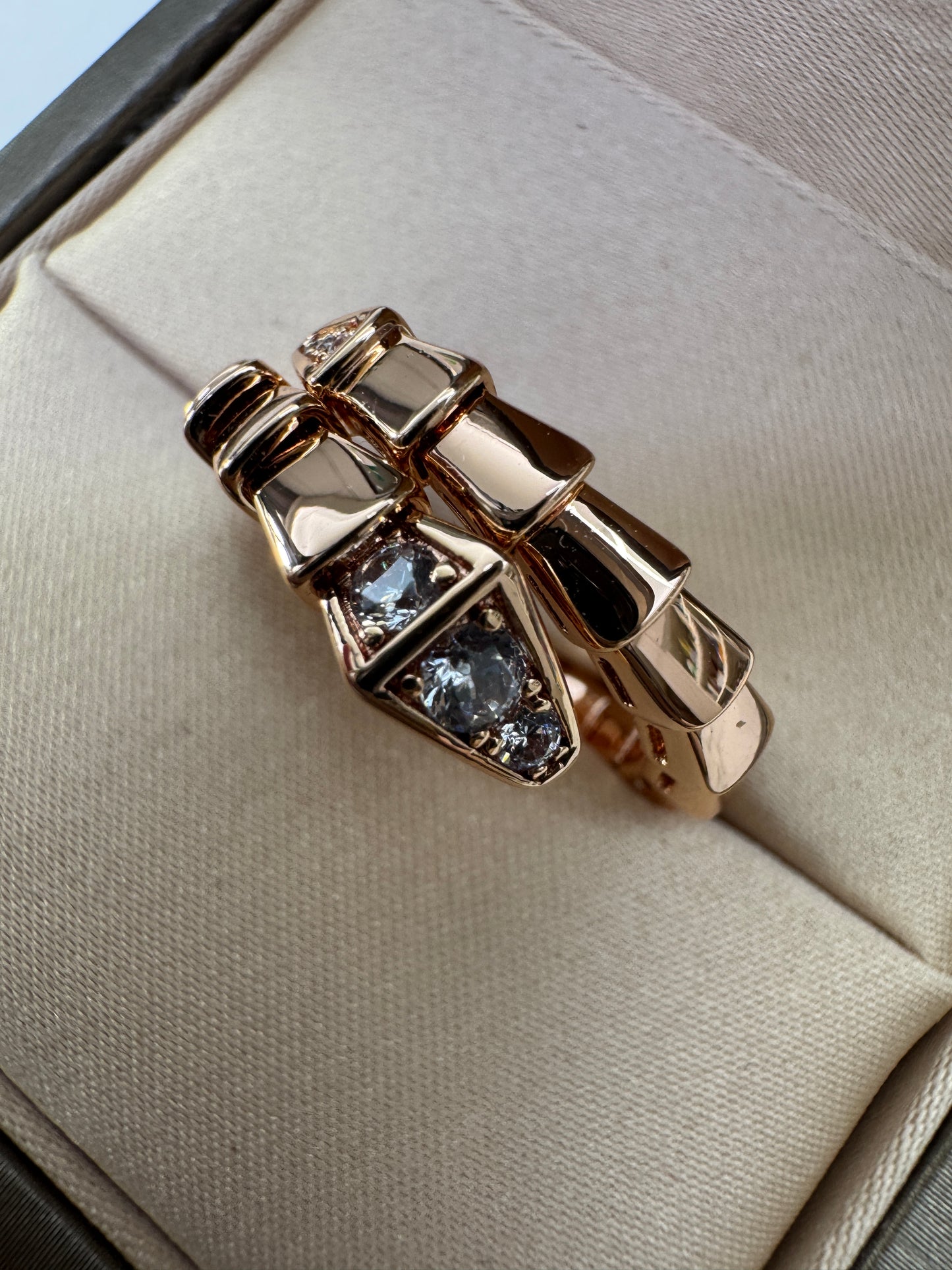 BVLGARI Serpenti 蛇骨戒指 玫瑰金