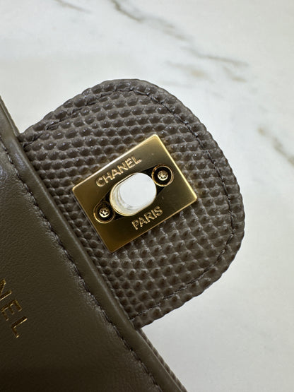 CHANEL 26A 蜥蜴壓紋 灰色Clutch