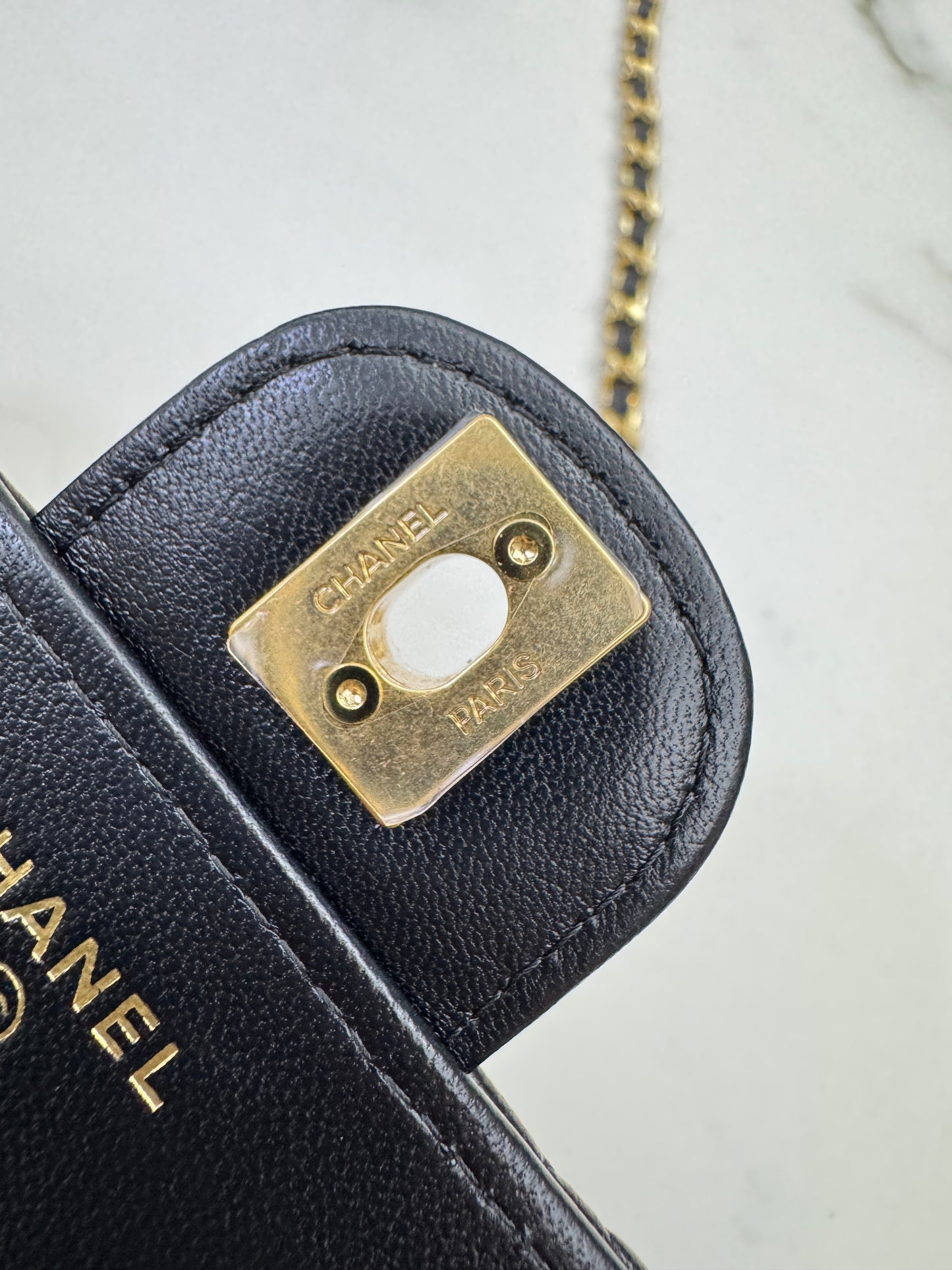 CHANEL 25B 手柄郵差 Wallet on Chain