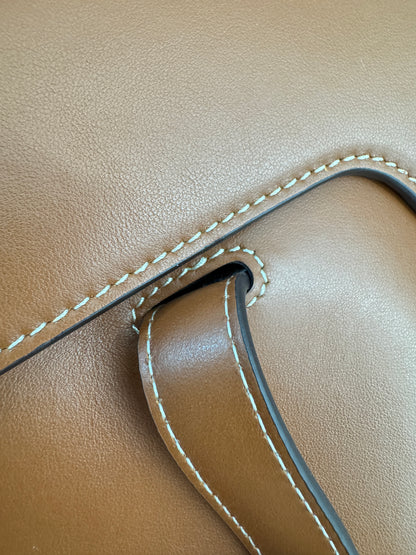 CELINE Soft 16 Medium 棕色